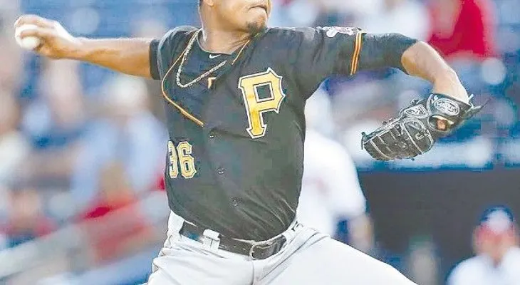 Vólquez firma con KC; Navarro, para Corea