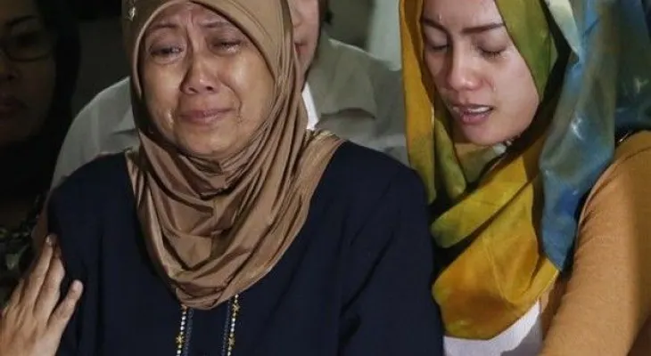 Hallan varios muertos avión de AirAsia atados a sus asientos 