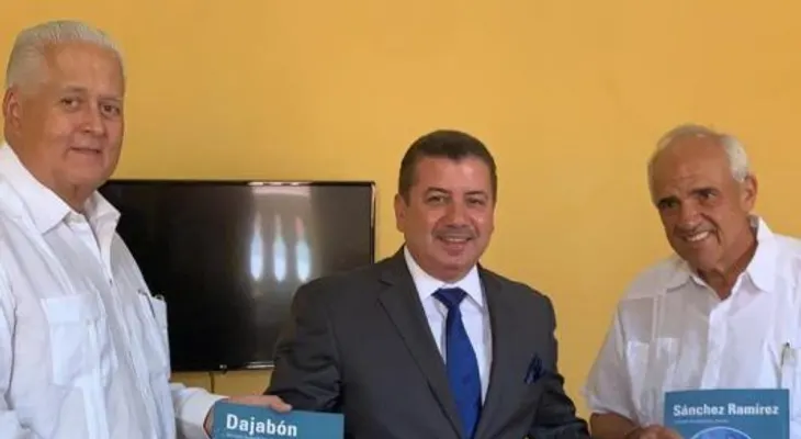 Leonel Fernández comparte su visión de futuro con expresidentes de Colombia y Panamá