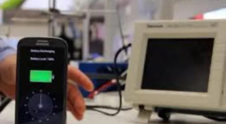 Crean cargador que resucita el celular en un minuto