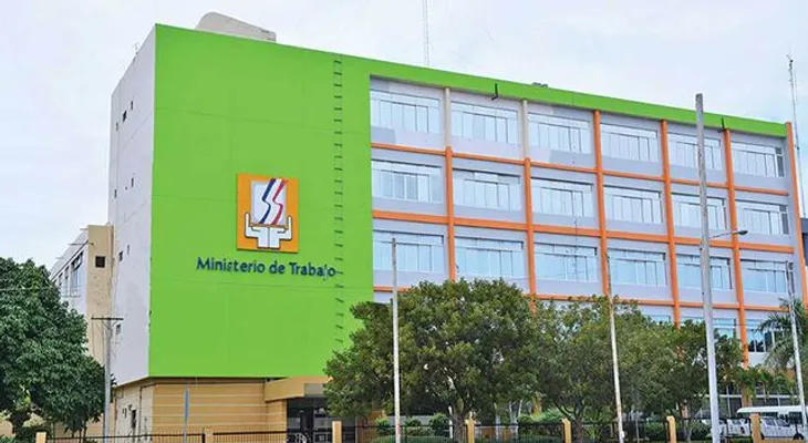 Ministro de Trabajo pide denunciar empresas que no hagan el aumento salarial 