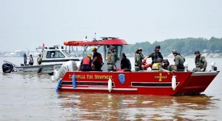 Dos muertos al volcarse embarcación en río de EEUU