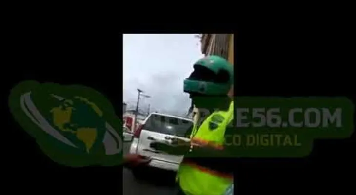 Una mujer se "come" agente Digesett: "Yo tengo más rango que usted póngame las multas que quiera