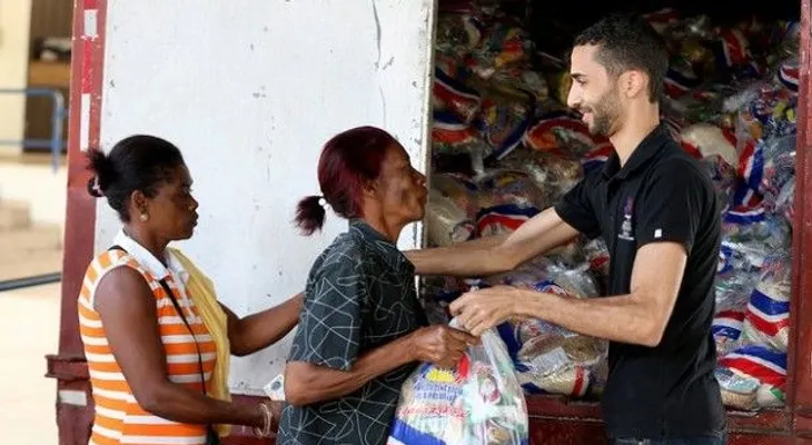 Despacho Primera Dama entrega 50 mil raciones alimenticias a familias pobres