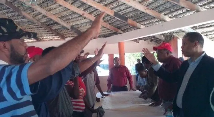Modesto Guzmán juramenta directiva en Barahona 