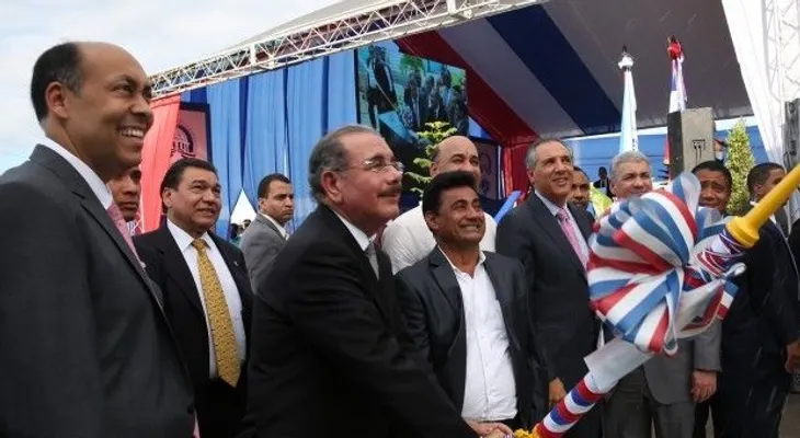 Presidente Medina entrega acueducto y 2 escuelas en provincia Hermanas Mirabal