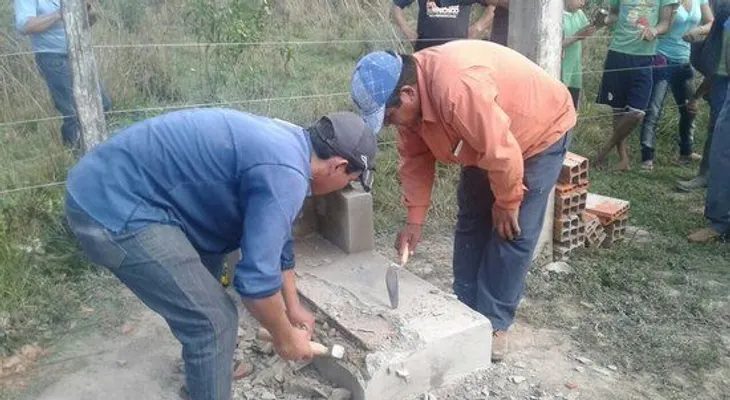 Una mujer creía que estaba loca, cuando su hijo apareció, tres días después de haberlo "sepultado"