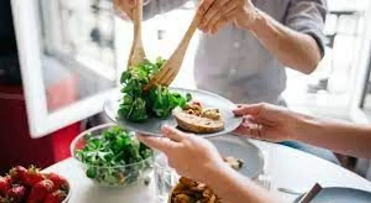 Dejar de comer ciertos productos para bajar de peso sería un tonto mito