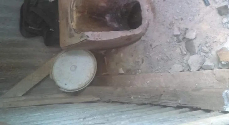 Un madre que sufre de trastornos mentales habría tirado su hijo dentro de una letrina en Constanza