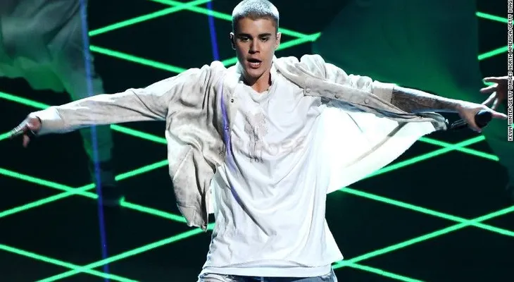 Fanáticos de Justin Bieber le ruegan que cancele su gira por Gran Bretaña