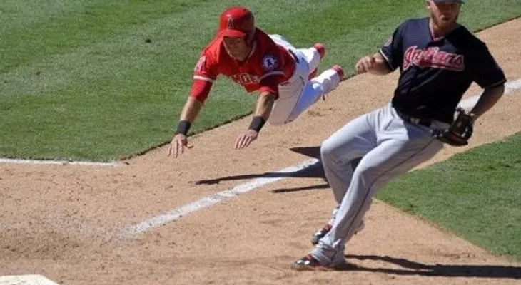 Angelinos remontan en 9no inning para vencer 4-3 a Indios 