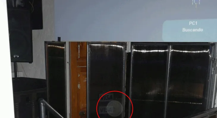 No intente esto en casa: Se prende fuego y se lanza a la nieve desde un 5.º piso