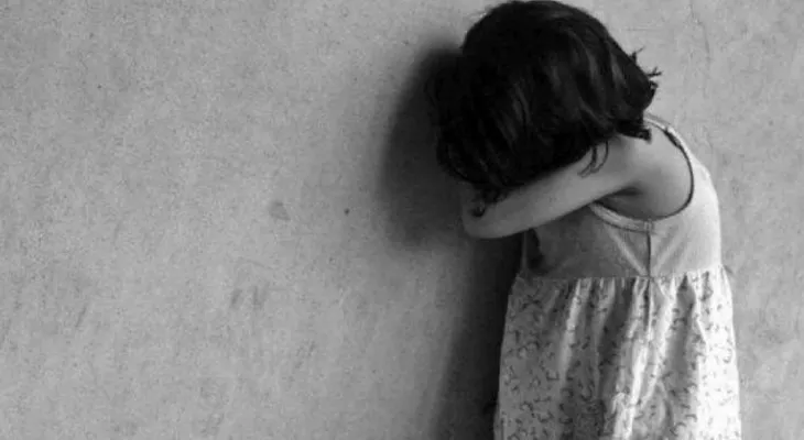 Condenan a 20 años a padre que violó durante 9 años a su hija