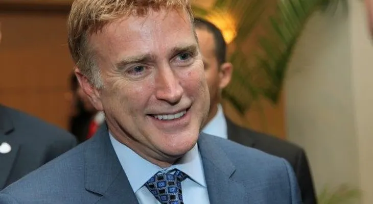Supera las 23 mil firmas carta para que Brewster sea retirado del país 