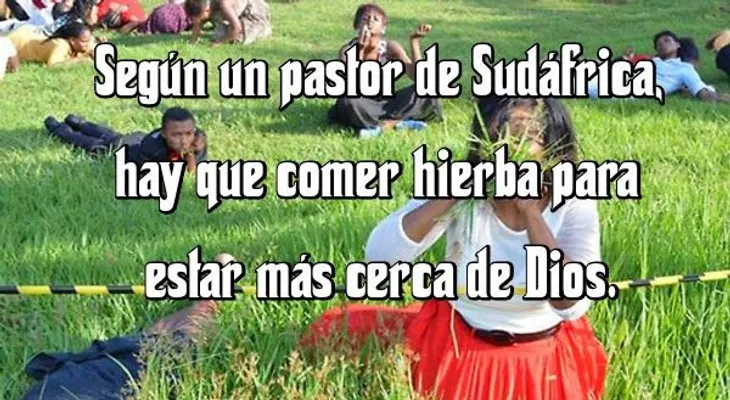  Pastor puso a su congregacion a comer grama para estar más cerca de Dios