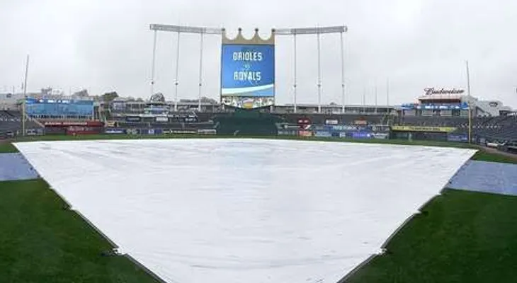 Posponen por lluvia tercer juego Orioles-Reales