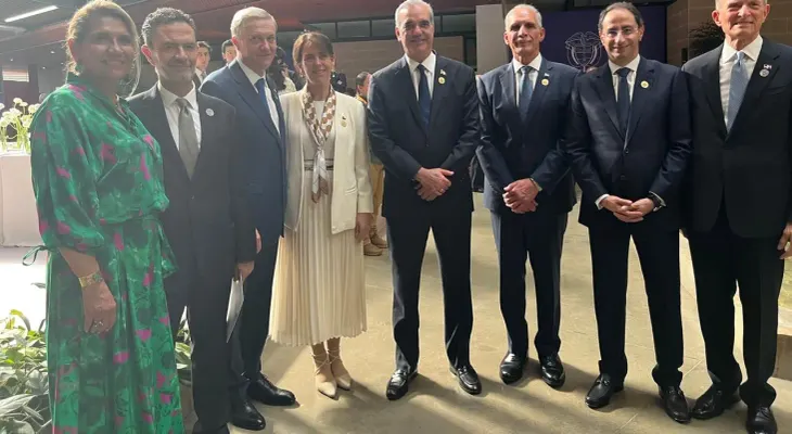 Abinader asiste a la transmisión de mando presidencial de Abelardo de la Espriella en Colombia