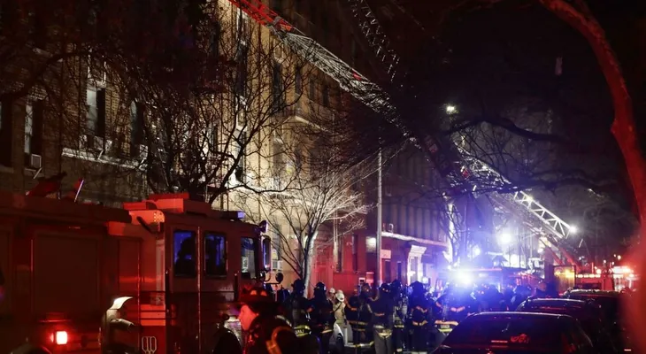 Al menos doce muertos y varios heridos por un incendio en un edificio del Bronx en Nueva York
