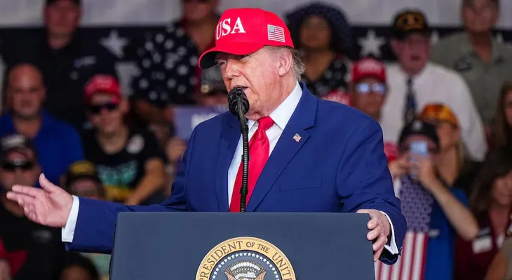 Trump afirma que la inmigración "destrozó" Francia y pide cerrar las fronteras tras los disturbios