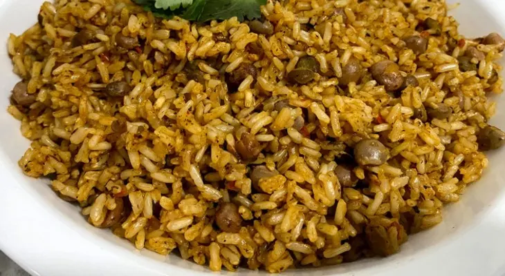 Moro de guandules con coco: el sabor que define la tradición dominicana