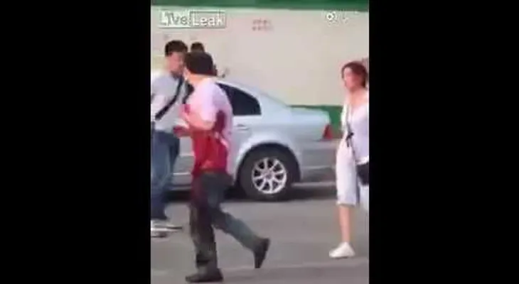 Mujer casi mata a su esposo a puñaladas por serle infiel (VIDEO)