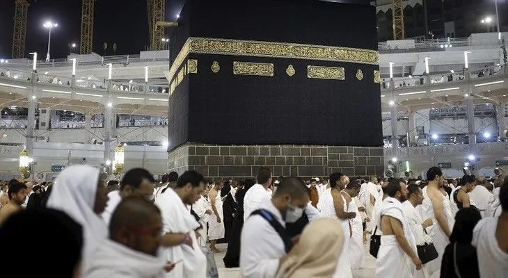 Revelan cómo limpian la Kaaba paso por paso (VIDEO)