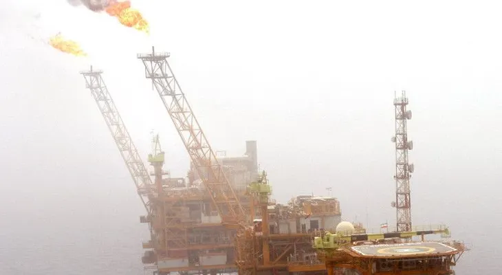 Medios: El Gobierno iraní ordena aumentar la producción de petróleo en 500.000 barriles diarios
