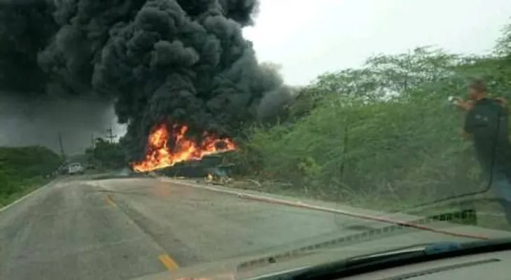 Explosión tanquero deja dos muertos