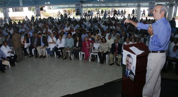  Luis Abinader pide a sus dirigentes convertir  la simpatía en votos