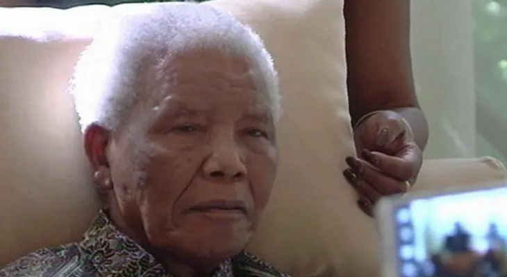 Mandela está "cada día más fuerte", según su nieto