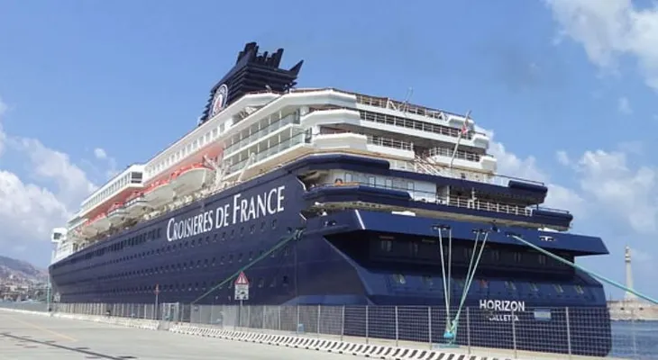 Buscan a pasajero que se cree cayó por la borda de un crucero en el Caribe