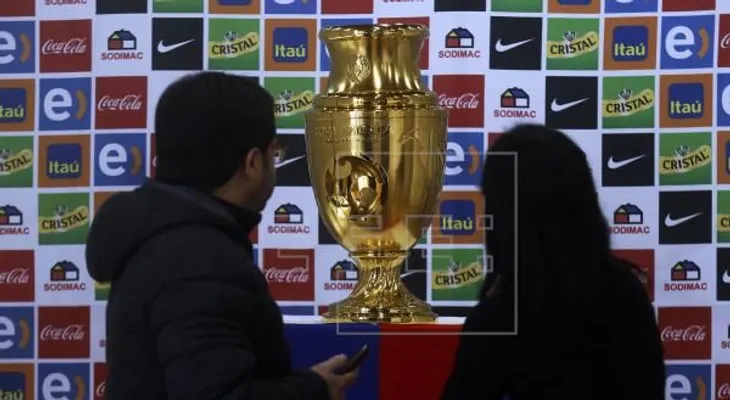 Los chilenos comienzan a conocer el trofeo de la Copa América Centenario