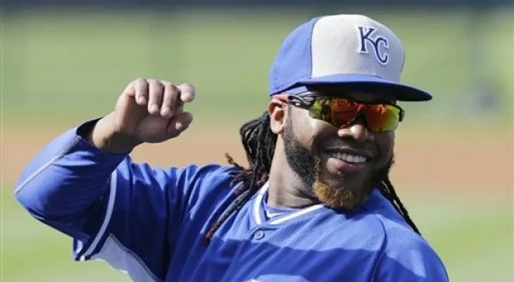Cueto está entusiasmado por un nuevo inicio con los Reales 