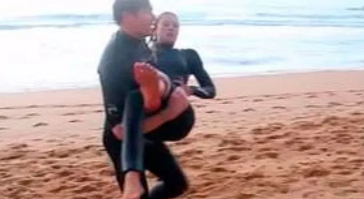 Una chica se defiende a puñetazos de un tiburón que la atacaba 