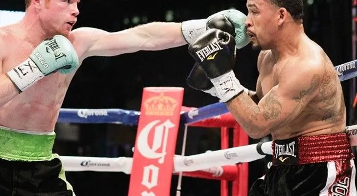 Álvarez fija su mirada en Floyd Mayweather