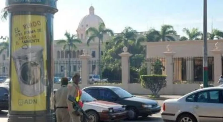 Palacio se niega a confirmar "misteriosa" visita al presidente Medina 