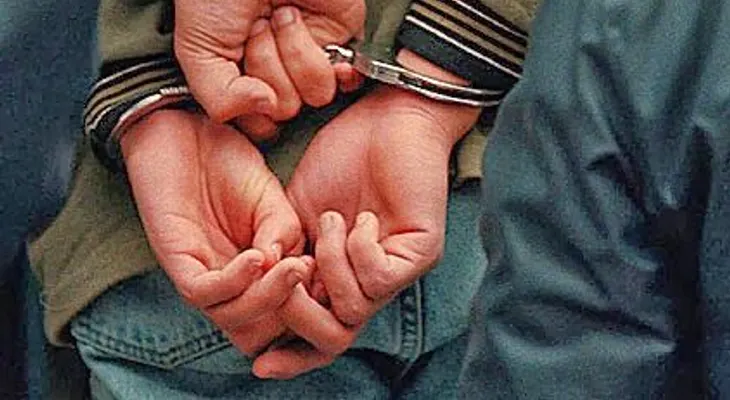 18 meses de prisión para hombre se masturbaba frente a estudiantes 