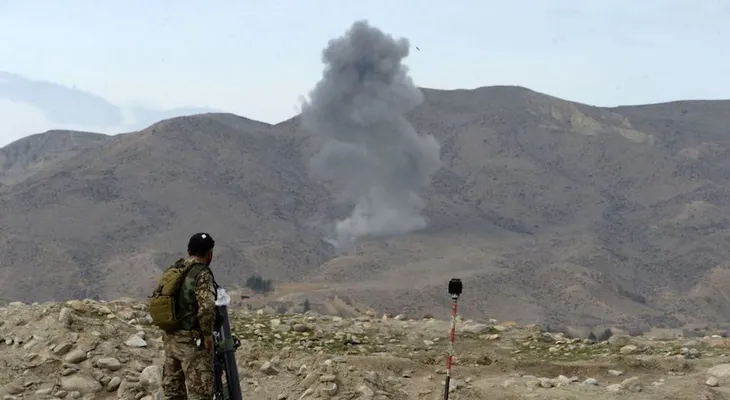 Muere líder talibán en bombardeo estadounidense