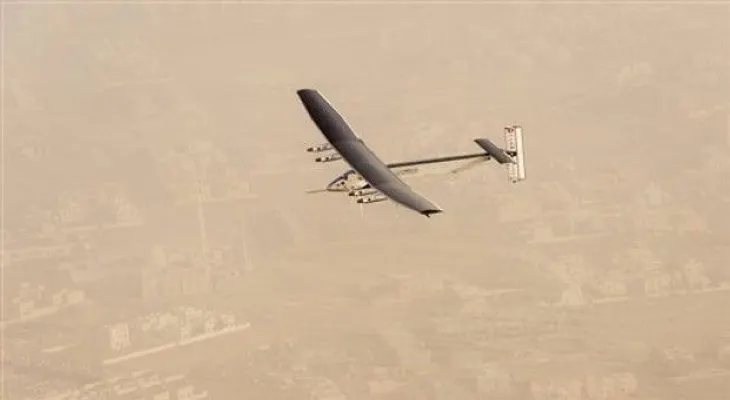 Avión solar inició su vuelo alrededor del mundo 