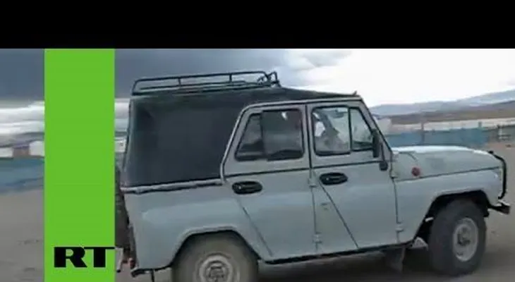 ¿Cuantas personas caben en un viejo coche fabricado en la URSS?