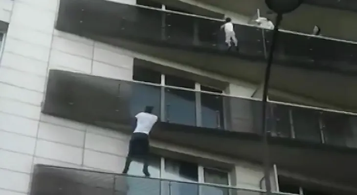 Padre del niño que rescató Spiderman; en París estaba jugando Pokemon Go cuando ocurrió el incidente