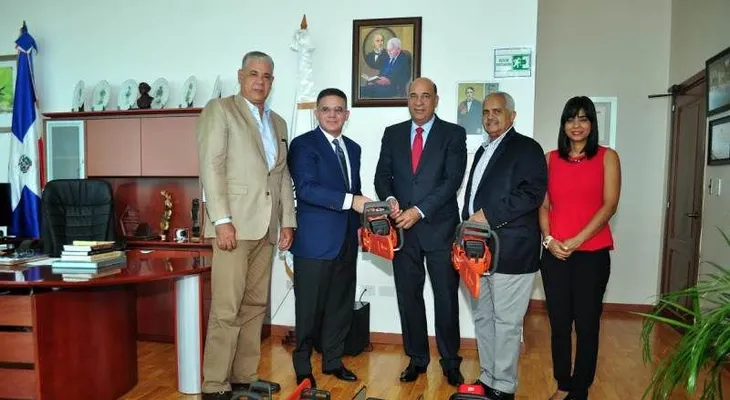 JAD dona a Medio Ambiente equipos para cuidado de plantas y bosques