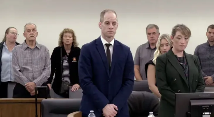 Fiscalía revela romance extramarital y mensajes amenazantes en juicio contra Caleb Flynn por asesinato de su esposa