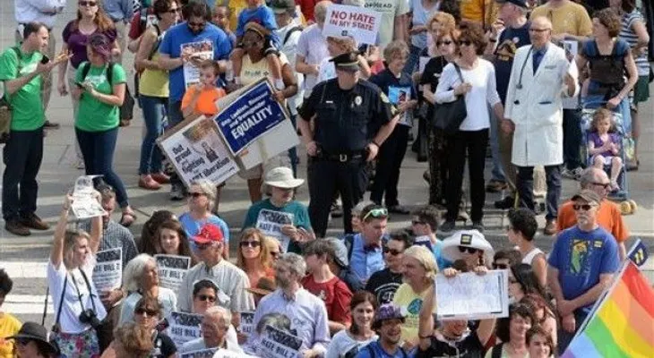 Más de 50 arrestos durante protesta en North Carolina por ley comunidad LGBT