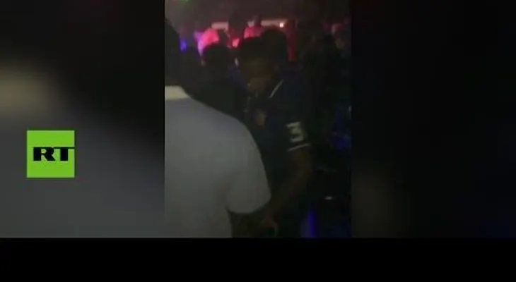  Un hombre abre fuego en un club nocturno de EE.UU. (MOMENTO EXACTO) 