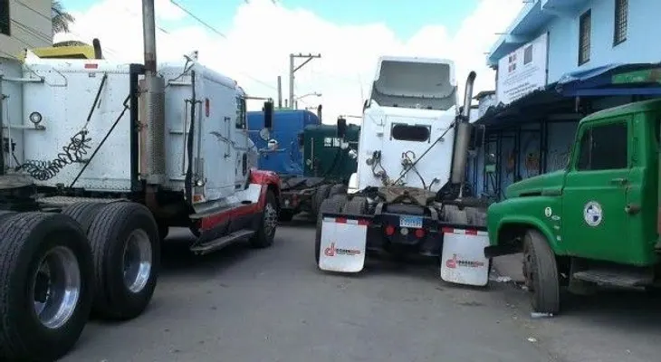 Fenatrado bloquea entradas a la frontera   