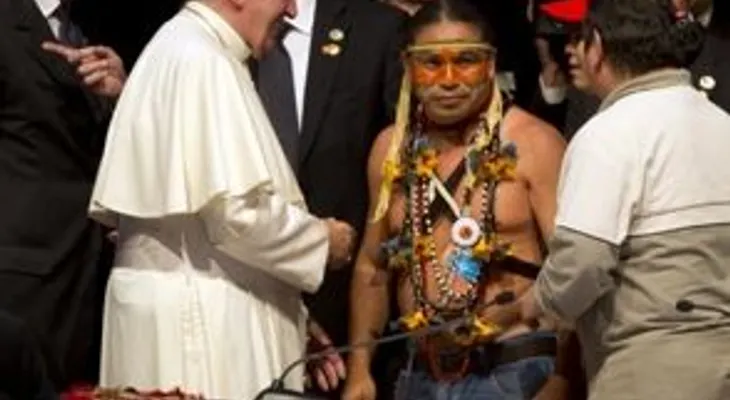Papa pide perdón por crímenes de iglesia contra indígenas