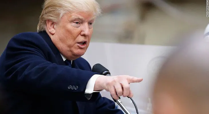 Donald Trump amenaza con 'decir cosas' sobre la esposa de Ted Cruz