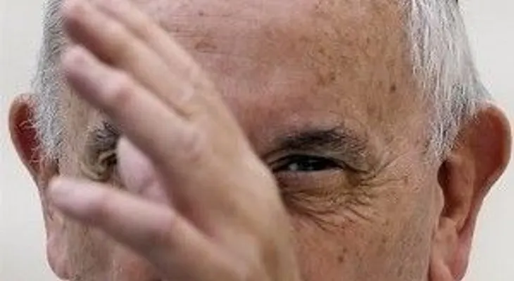 Papa Francisco pide perdón por escándalos en Roma y Vaticano