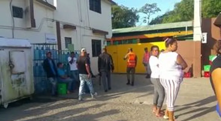 Matan a dos vigilantes de un parador en Bonao y roban dinero 